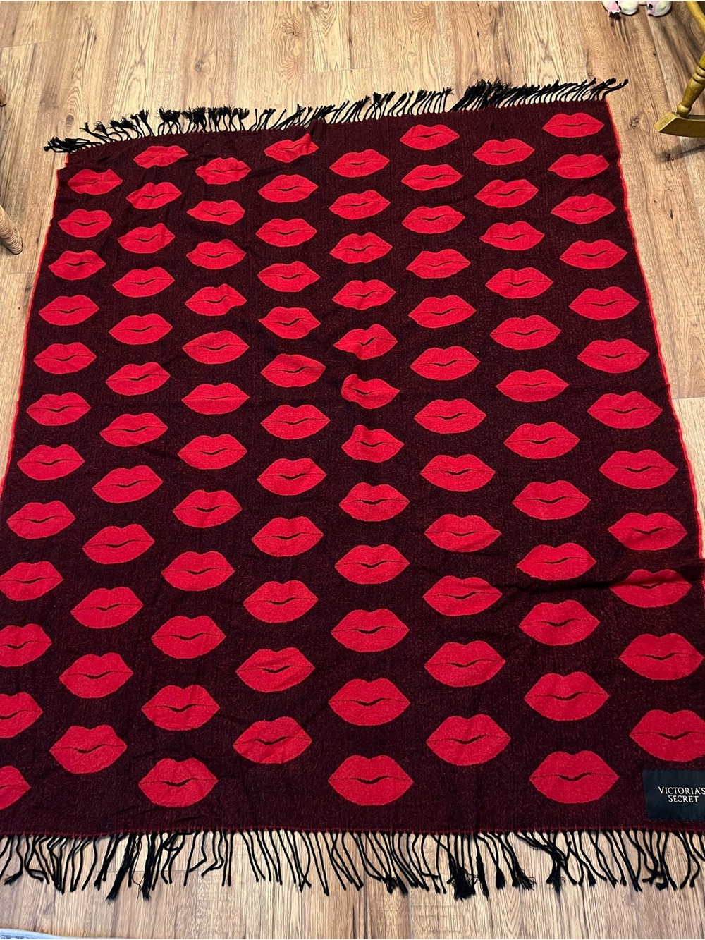 Victoria's Secret Hot Lip Throw / Wrap / Blanket Red or Black Lip Print 40x50”